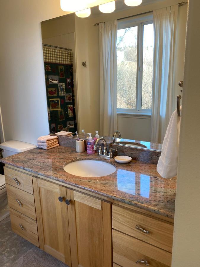 アンカレッジ フレンチーズ アドベンチャー ベッド アンド ブレックファスト Bed & Breakfast エクステリア 写真