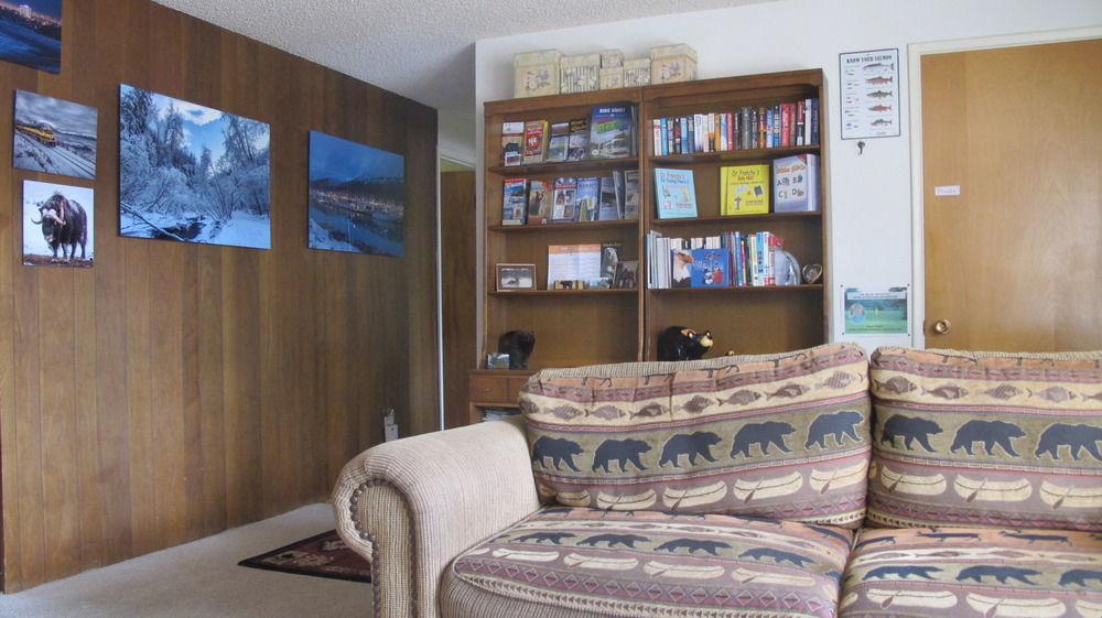 アンカレッジ フレンチーズ アドベンチャー ベッド アンド ブレックファスト Bed & Breakfast エクステリア 写真