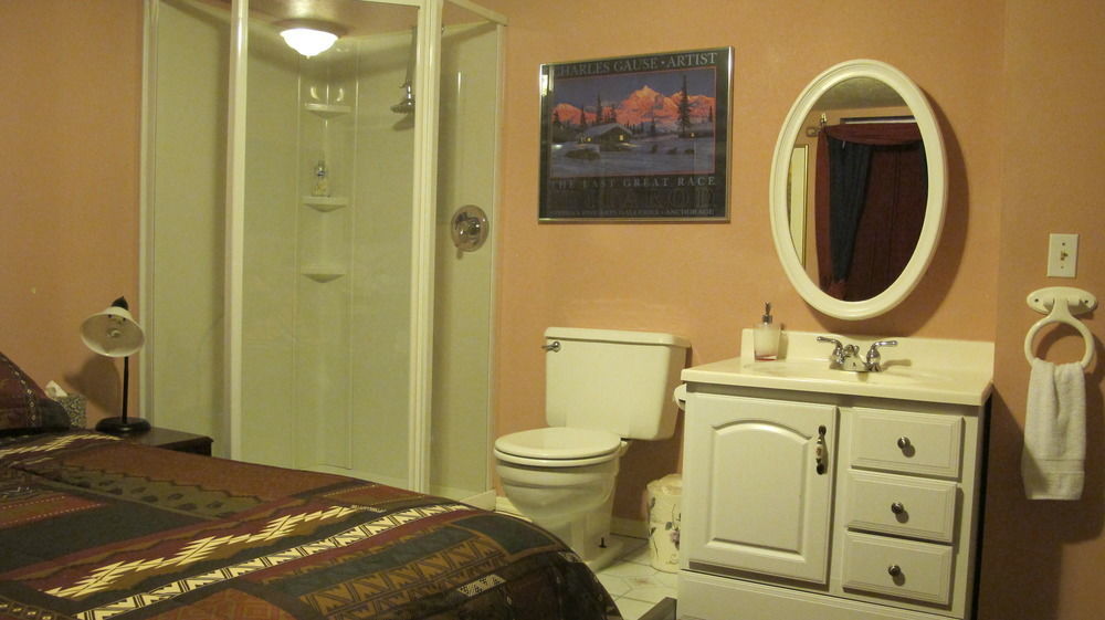 アンカレッジ フレンチーズ アドベンチャー ベッド アンド ブレックファスト Bed & Breakfast エクステリア 写真